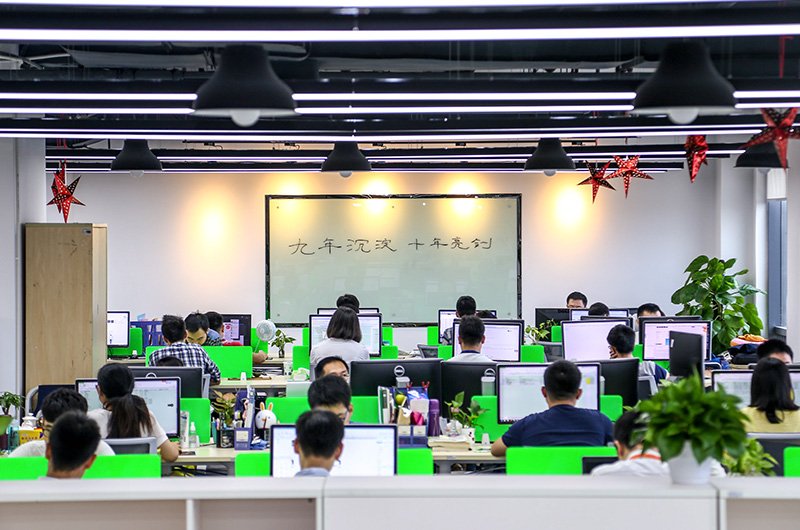 勤奋、快乐、进取、创新、坚持